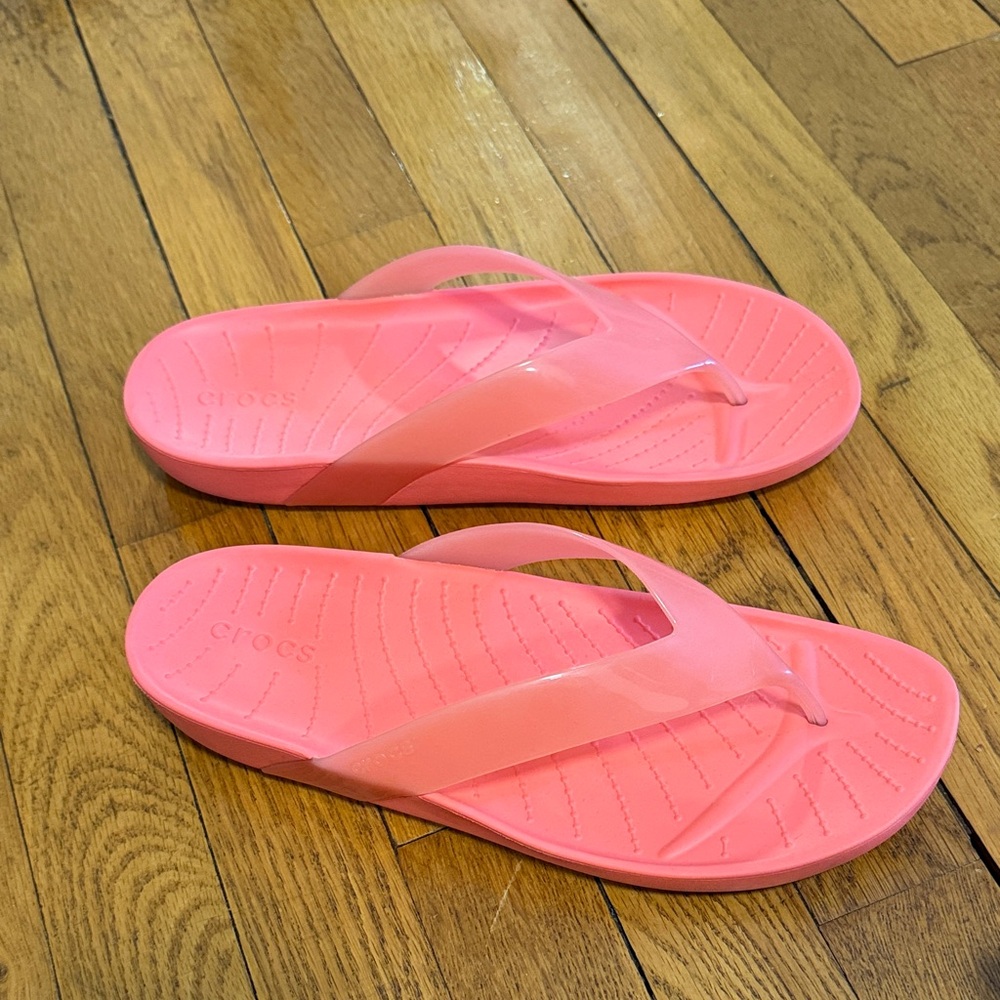CROCS Women's Vibrant Pink Sandals